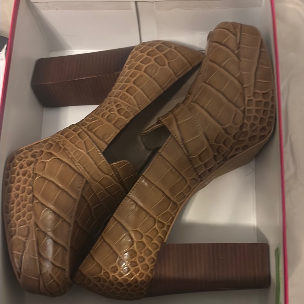 Chic Brown Platform Shoes with Crocodile Texture